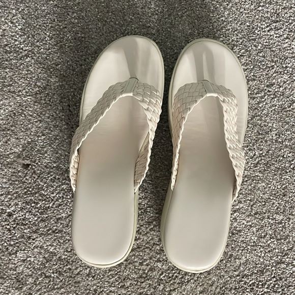 NWOT Women's Cream Woven Platform Sandals - Picture 3 of 5